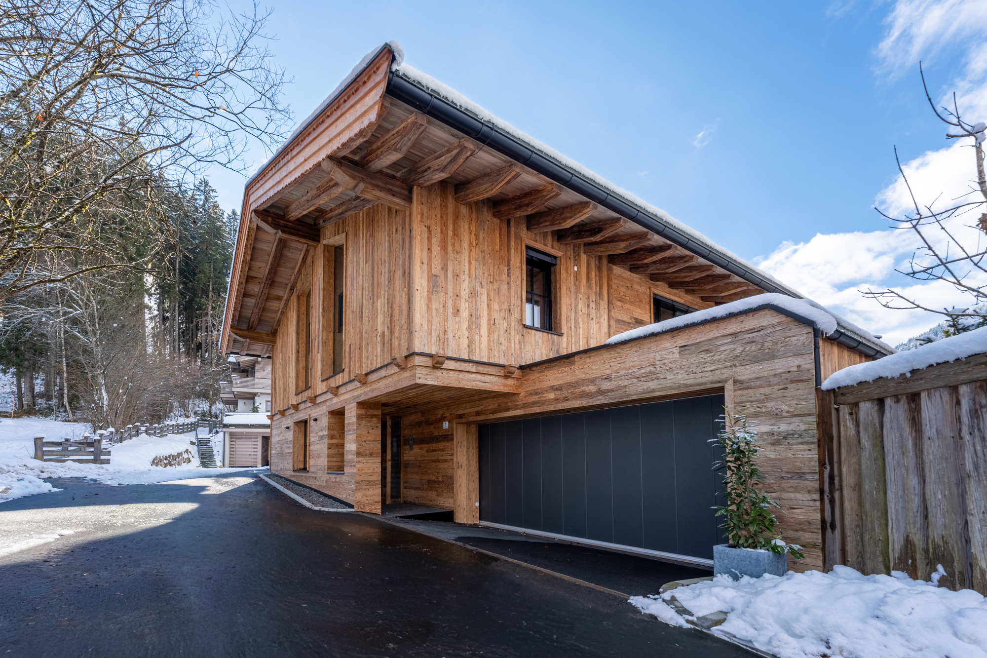 Luxus-Chalet mit Panorama, Spa & Designinterieur – Bild 3