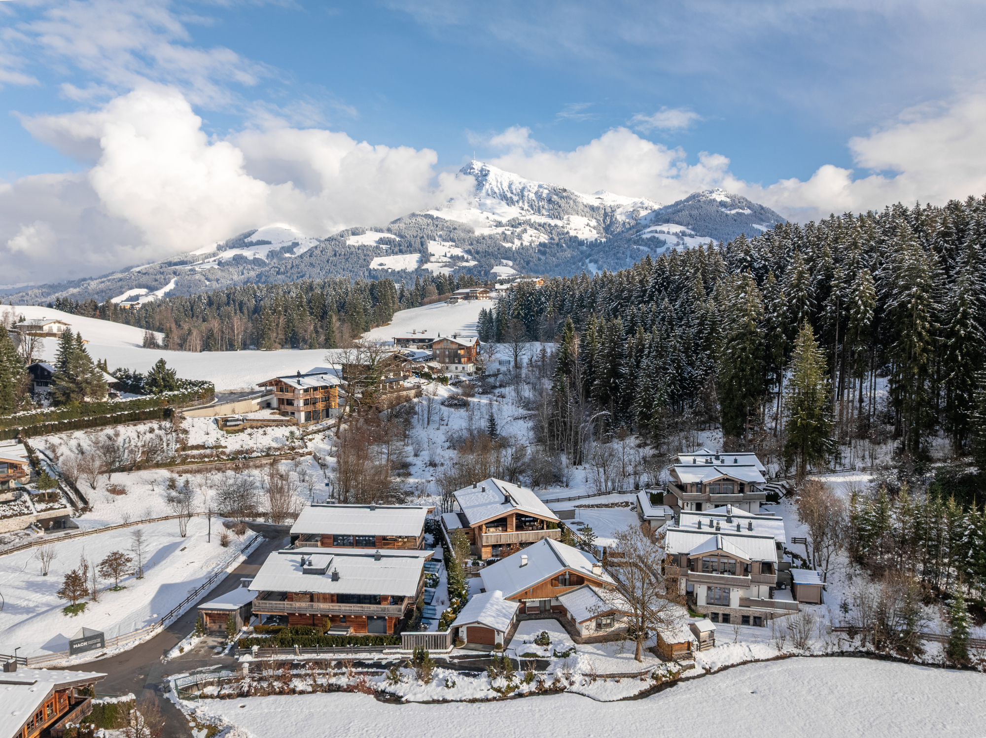 Luxus-Chalet mit Panorama, Spa & Designinterieur – Bild 6