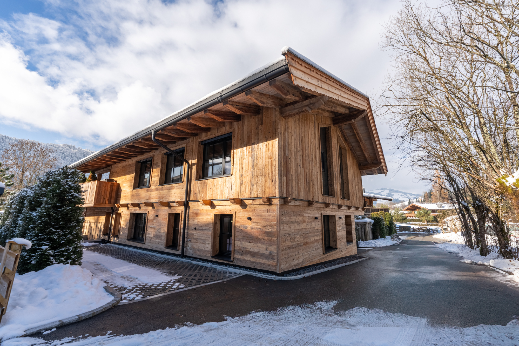 Luxus-Chalet mit Panorama, Spa & Designinterieur – Bild 4
