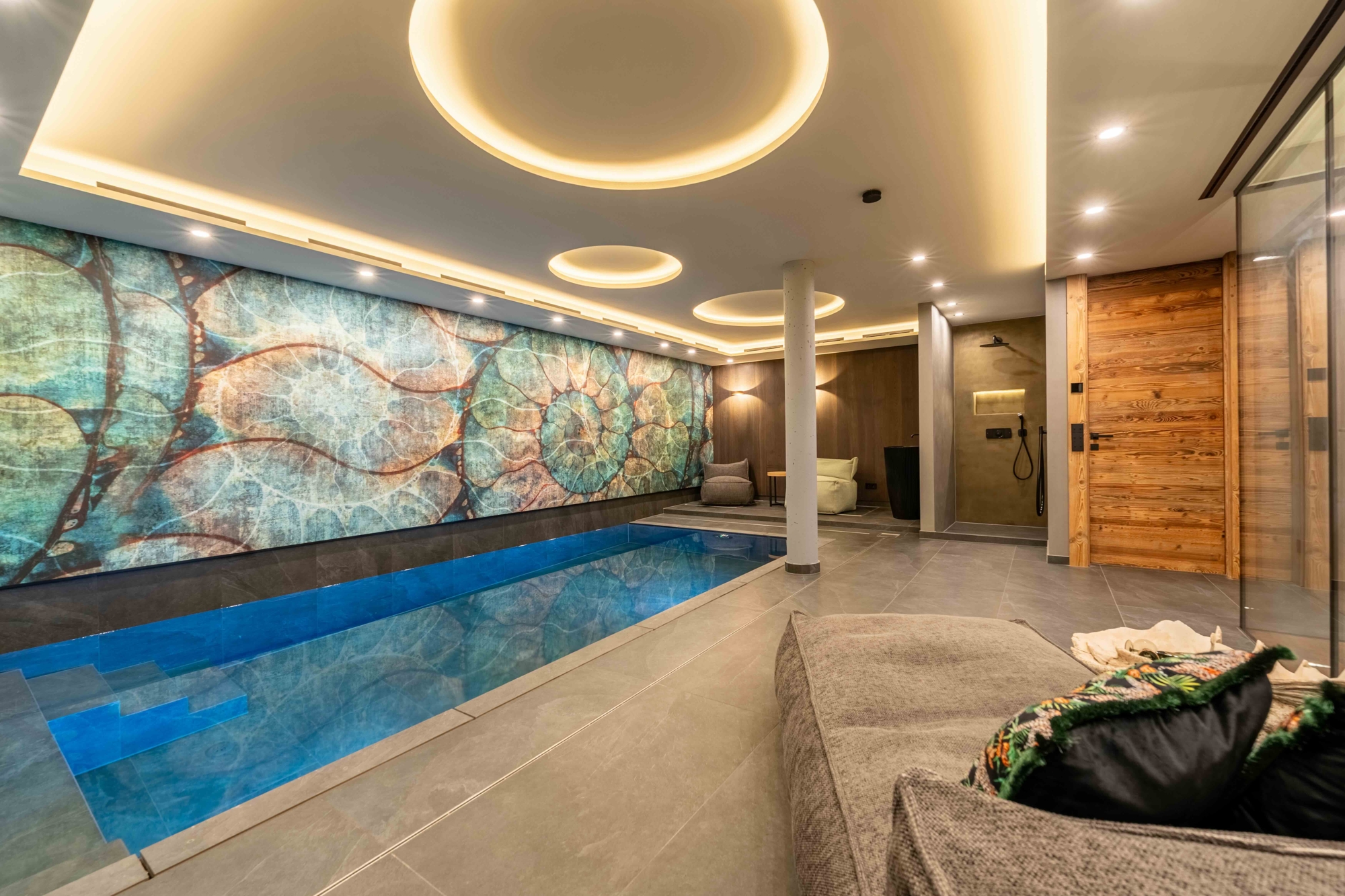 Luxus-Chalet mit Panorama, Spa & Designinterieur – Bild 21