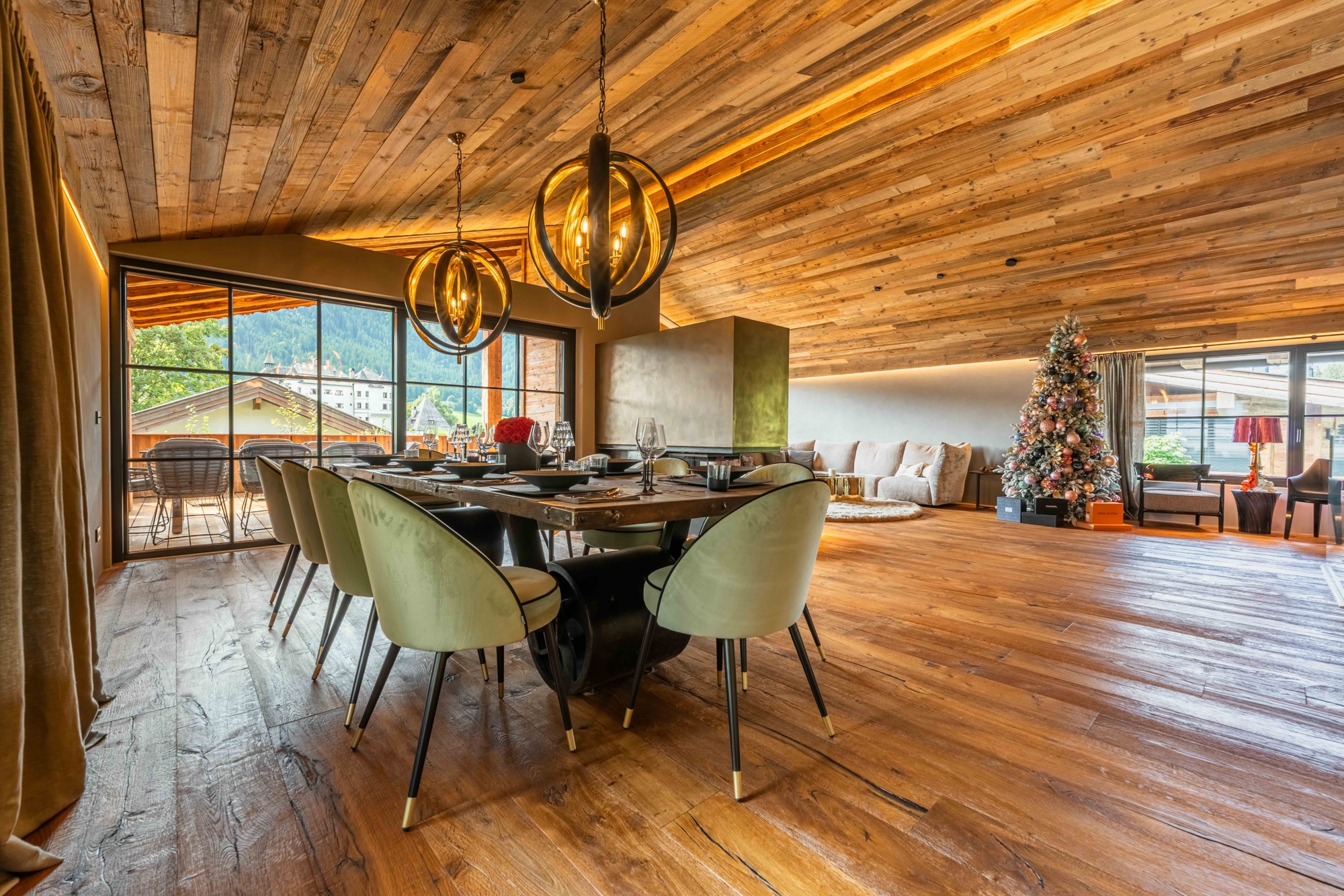 Luxus-Chalet mit Panorama, Spa & Designinterieur – Bild 11