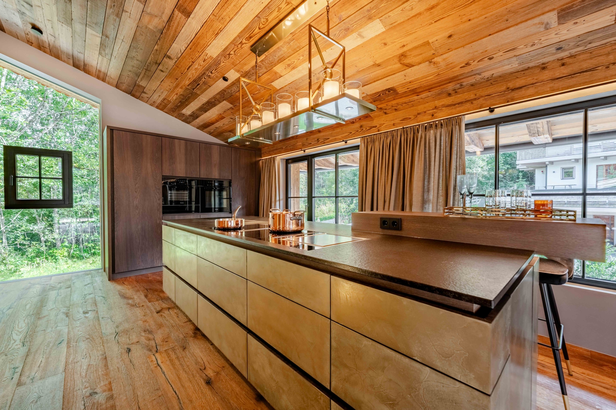 Luxus-Chalet mit Panorama, Spa & Designinterieur – Bild 10