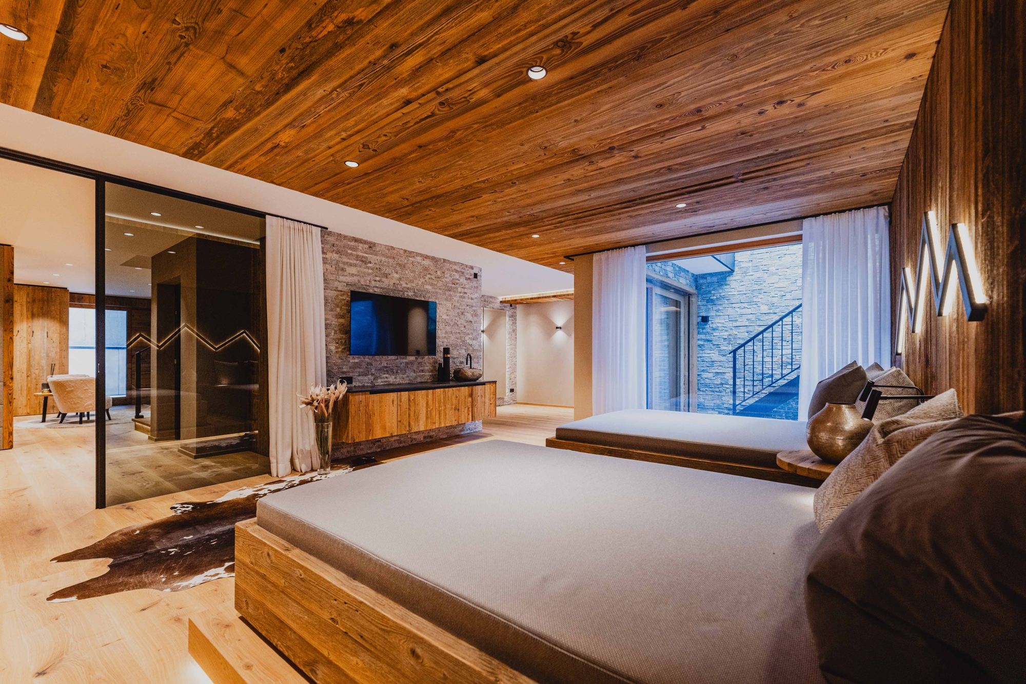 TRAUMHAFTES CHALET MIT AUßENPOOL IN SONNIGER LAGE – Bild 12